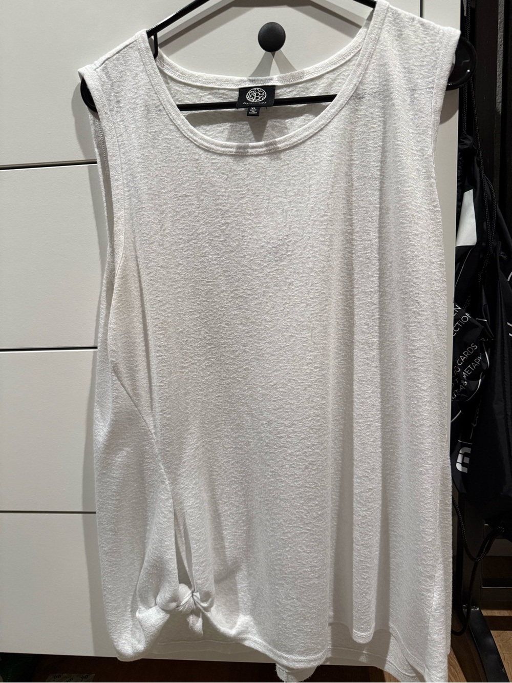 bobeau White Sleeveless Knot-Hem Tank